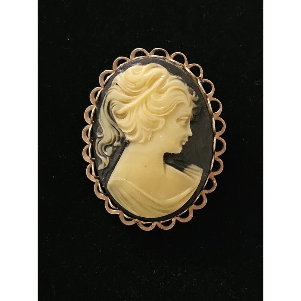 Vintage Black Cream Acrylic Cameo Ladies Silhouette Brooch Gold Scalloped